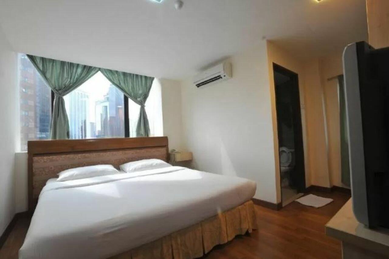 Ambassador Hotel 2*