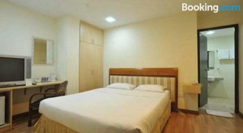 Hotel Ambassador 2*